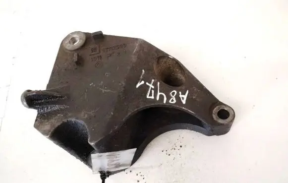 Opel Vectra C Engine mounting bracket 13112030