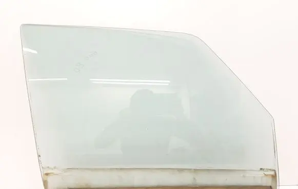 Mercedes-Benz W123 Front door window glass four-door 43R000433 DOT27 M53