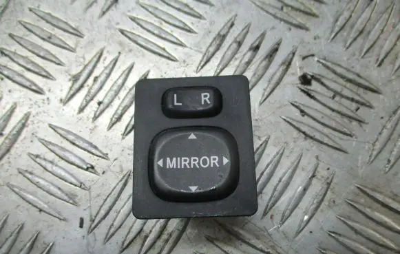 Toyota Avensis Verso Wing mirror switch