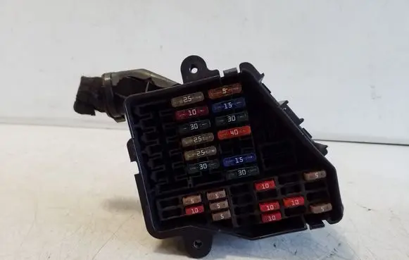 Audi A6 S6 C6 4F Fuse module