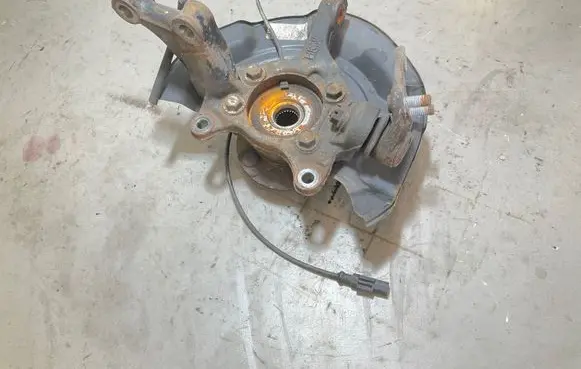 Toyota Auris E180 Front wheel hub