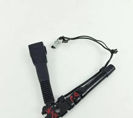 BMW 1 E82 E88 Front seatbelt buckle 7213564