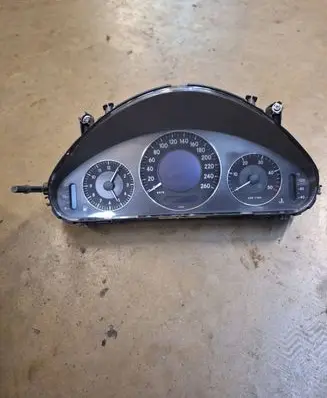 Mercedes-Benz E W211 Speedometer (instrument cluster) A2115405647 007725 11008029200