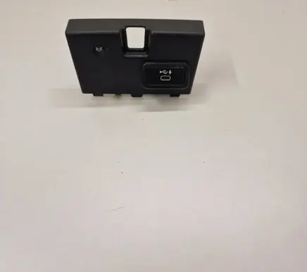 BMW 3 G20 G21 USB socket connector 8711939