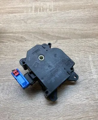 Toyota Auris 150 Air flap motor/actuator 1138002810