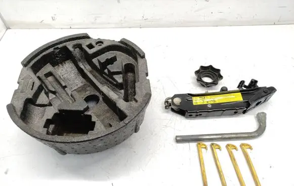 Skoda Octavia Mk2 (1Z) Tool set 1Z0012115B