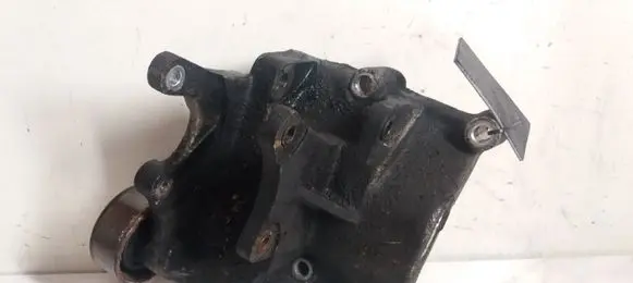 Hyundai Santa Fe Generator/alternator bracket 