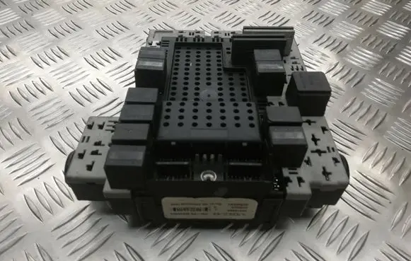 Volvo XC90 Fuse module 08696098 08679899