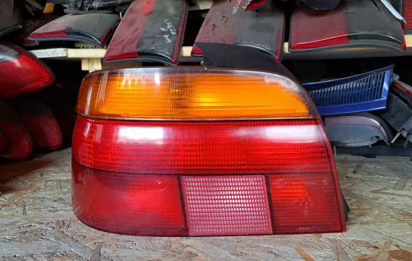BMW 5 E39 Rear/tail lights 8358031 2VP00724001