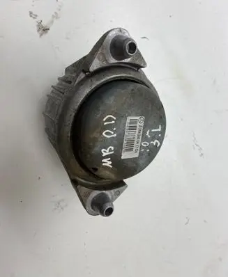 Mercedes-Benz E W212 Engine mount bracket A2042400417