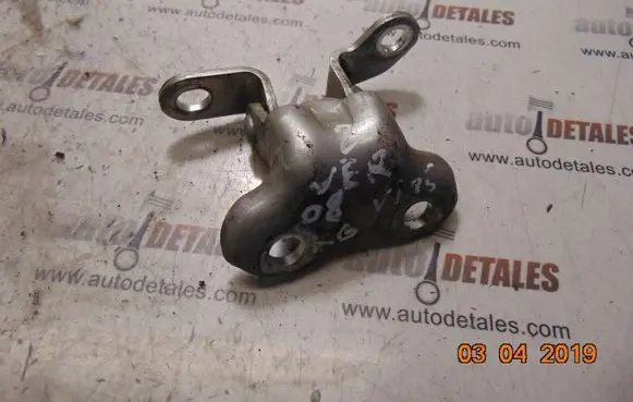 Toyota Corolla Verso AR10 Rear door upper hinge