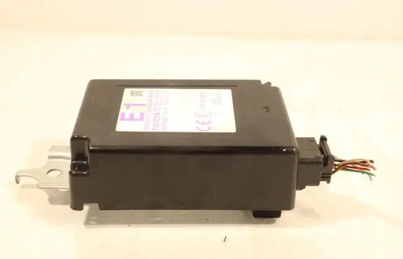 Toyota Corolla E160 E170 Central body control module 8976002051