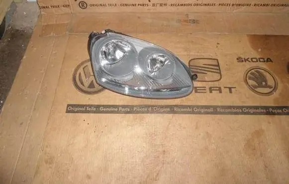 Volkswagen Golf V Headlight/headlamp
