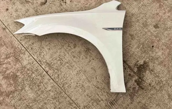 Volkswagen Golf VII Fender C9A
