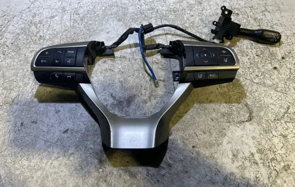 Lexus RX 450H Steering wheel buttons/switches CS1921