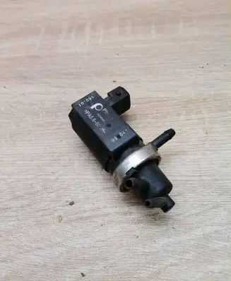 Volkswagen PASSAT B5 Turbo solenoid valve 8D0906627