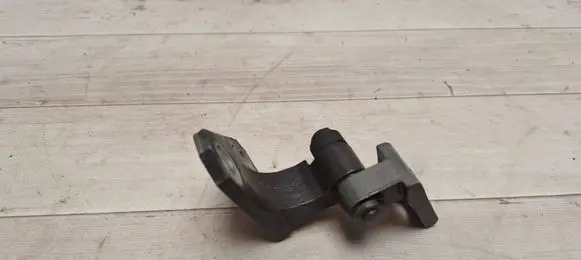 Volkswagen PASSAT B6 Front door upper hinge 