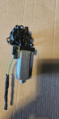 Mercedes-Benz E W211 Seat adjustment motor 0390203002