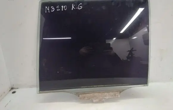 Mercedes-Benz E W210 Rear door window glass 43R001190