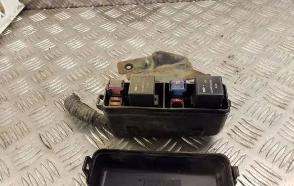 Mazda CX-7 Relay mounting block 