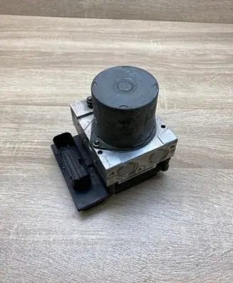 BMW 5 E60 E61 ABS Pump 6768646 6758743