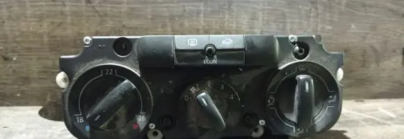 Volkswagen PASSAT B6 Climate control unit