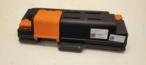 Volkswagen PASSAT B8 Charging relay 3Q0915250F