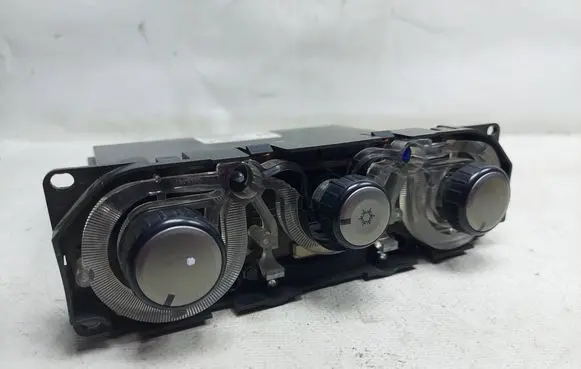 Mitsubishi Grandis Climate control unit 7820A071