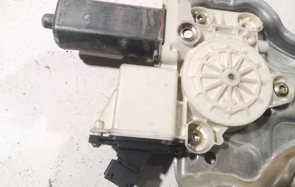 Toyota Corolla E120 E130 Front door window regulator motor 0130822032