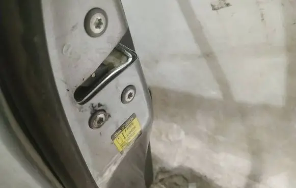 Suzuki Swift I Rear door lock