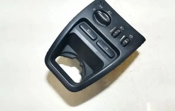 Volvo XC90 Light switch 8685452