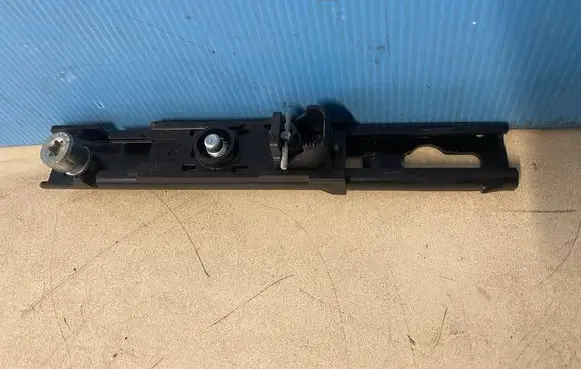 Citroen C4 I Picasso Seat belt adjustment rail 9672727080