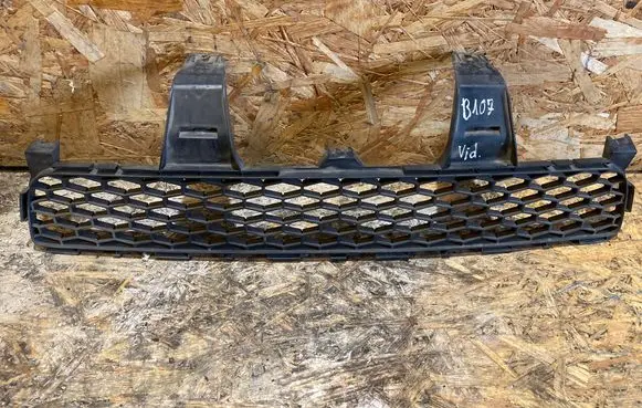 Toyota Corolla Verso AR10 Front bumper lower grill 531120F030
