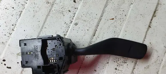 Ford Focus Indicator stalk 17D940