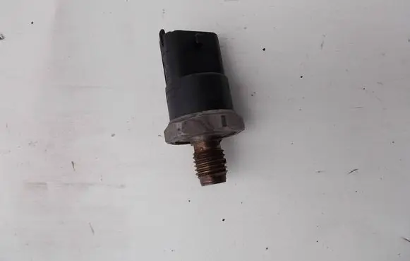 BMW 5 E60 E61 Fuel pressure sensor 