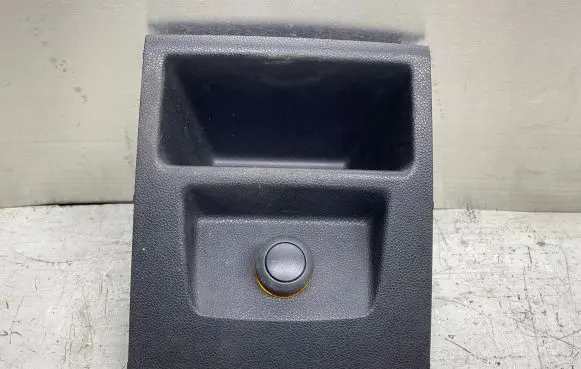 Opel Zafira B Cigarette lighter rear 13162600