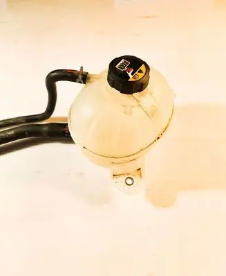 Hyundai Tucson TL Coolant expansion tank/reservoir 25430D3700