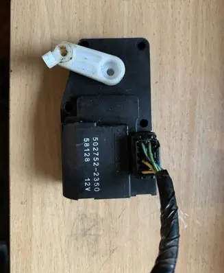 Subaru Forester SG Air flap motor/actuator 5027522350