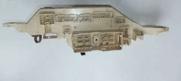 Toyota Land Cruiser (J100) Fuse module