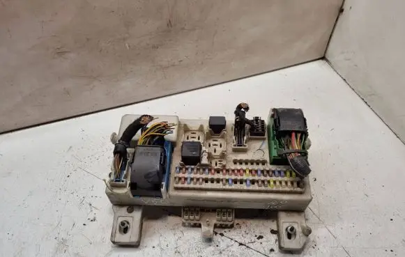 Volvo V50 Fuse module 8690719 519096119