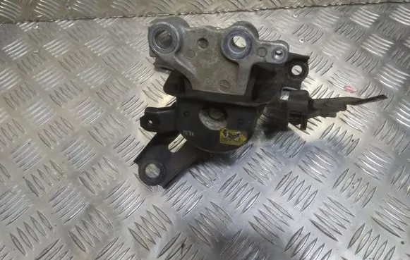 Toyota Prius (XW30) Engine mount bracket