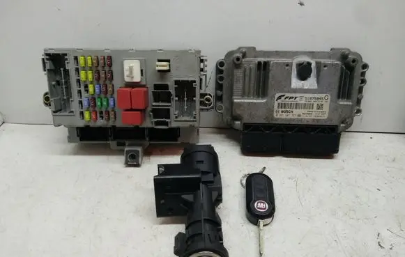 Fiat Bravo Engine ECU kit and lock set 51875845G 1039S39171 0261201757