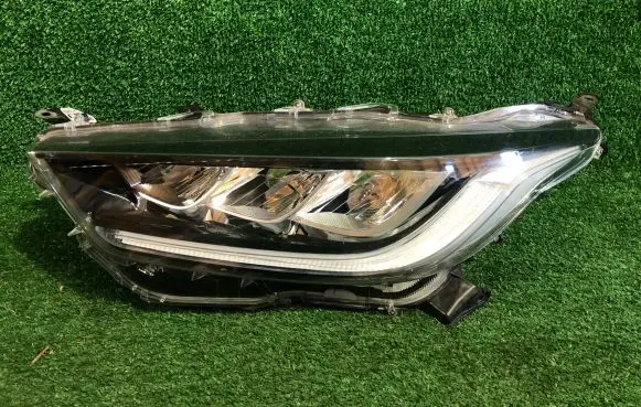 Toyota Yaris XP210 Headlight/headlamp
