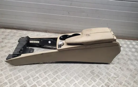 Mercedes-Benz C W204 Center console A2046800150