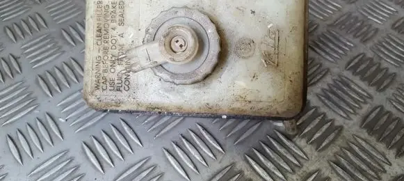 BMW 3 E36 Brake fluid reservoir 