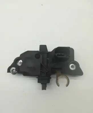 Volkswagen Touran I Generator/alternator part F00M145315