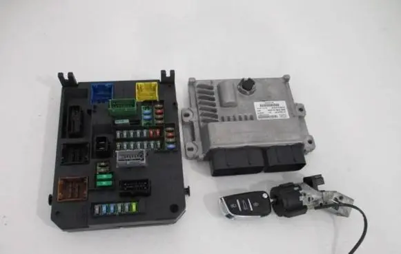 Citroen C4 II Engine ECU kit and lock set 9809447980