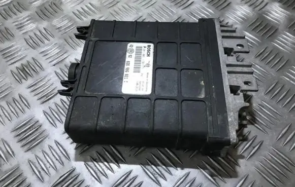 Volkswagen Golf III Engine control unit/module 0281001170 0281001171