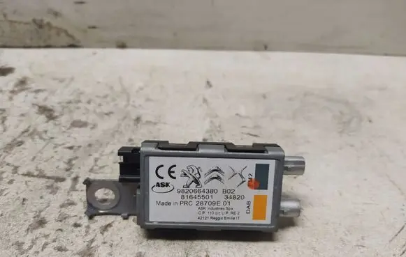 Peugeot 2008 II Aerial antenna amplifier 9820664380
