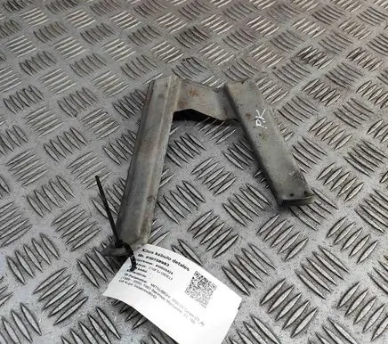 Fender mounting bracket